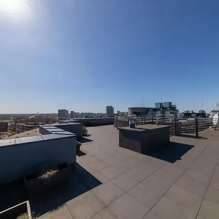 Hamba Clouds- Self Check-in, Parking, 24h , Vat * ワルシャワ