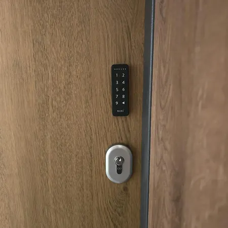 Hamba Clouds- Self Check-in, Parking, 24h , Vat ワルシャワ