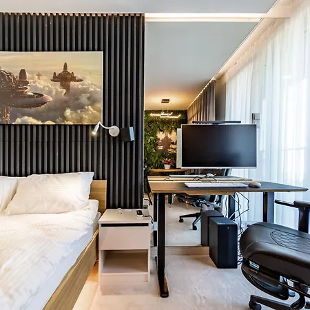 Hamba Clouds- Self Check-in, Parking, 24h , Vat