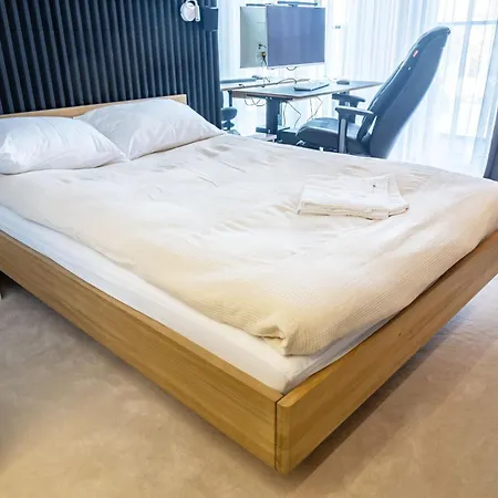 Hamba Clouds- Self Check-in, Parking, 24h , Vat *