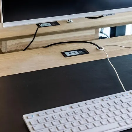 Hamba Clouds- Self Check-in, Parking, 24h , Vat * Varsóvia