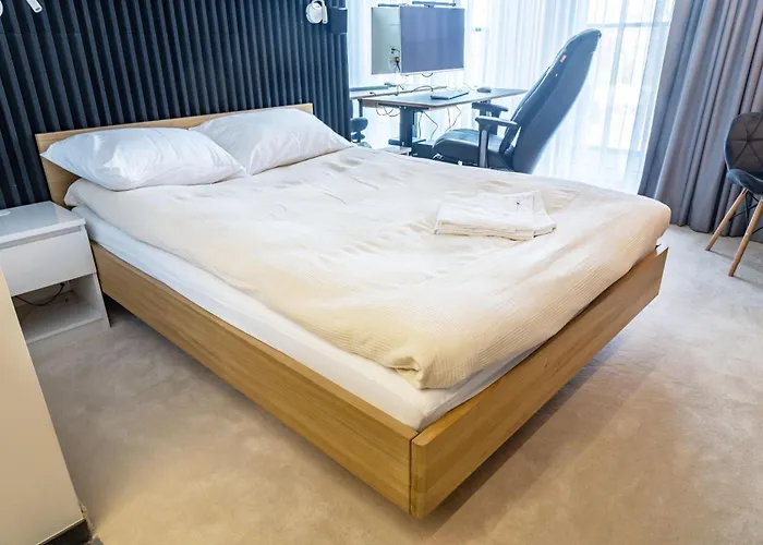 Hamba Clouds- Self Check-in, Parking, 24h , Vat *