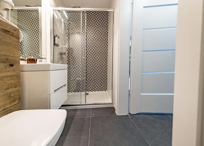 Hamba Clouds- Self Check-in, Parking, 24h , Vat * Varşova