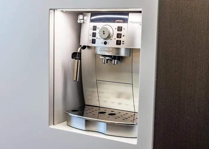 Hamba Clouds- Self Check-in, Parking, 24h , Vat