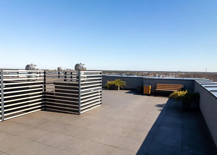 Hamba Clouds- Self Check-in, Parking, 24h , Vat