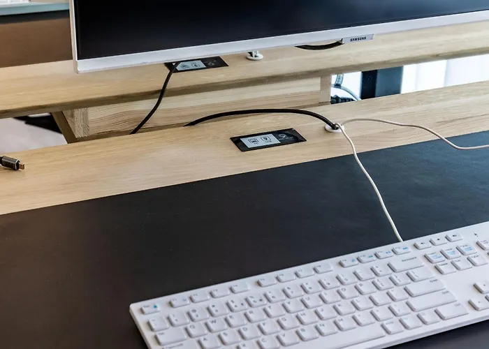 Hamba Clouds- Self Check-in, Parking, 24h , Vat * Varşova