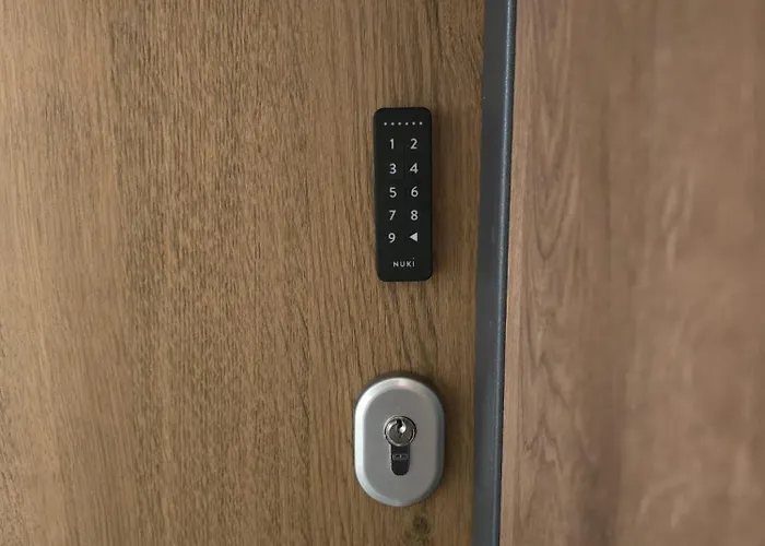 Hamba Clouds- Self Check-in, Parking, 24h , Vat Warsaw