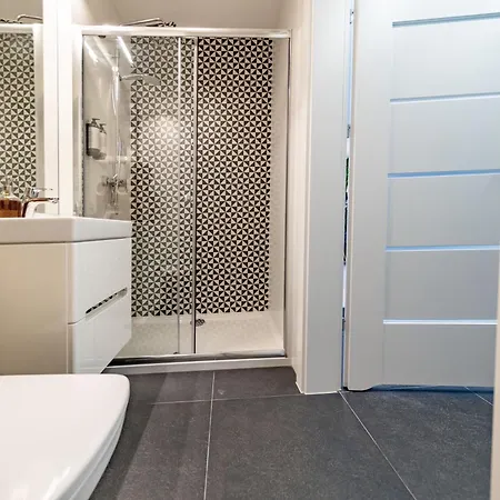 Hamba Clouds- Self Check-in, Parking, 24h , Vat * 华沙