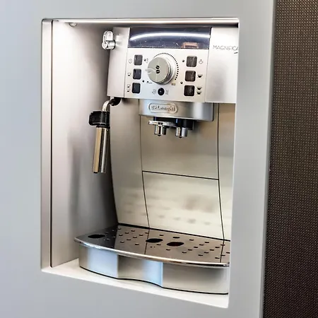 Hamba Clouds- Self Check-in, Parking, 24h , Vat